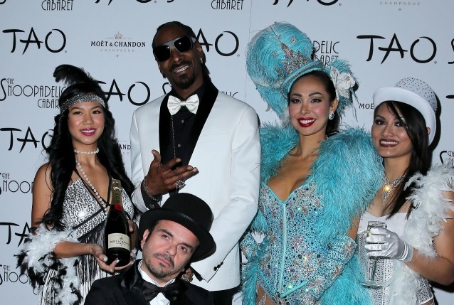 Snoop Dogg Kicks Off His Las Vegas Cabaret Run In Typical Snoop Dogg Style