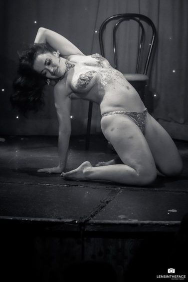 Bettsie Bonbon at Cabaret Roulette. Image: www.lensintheface.com